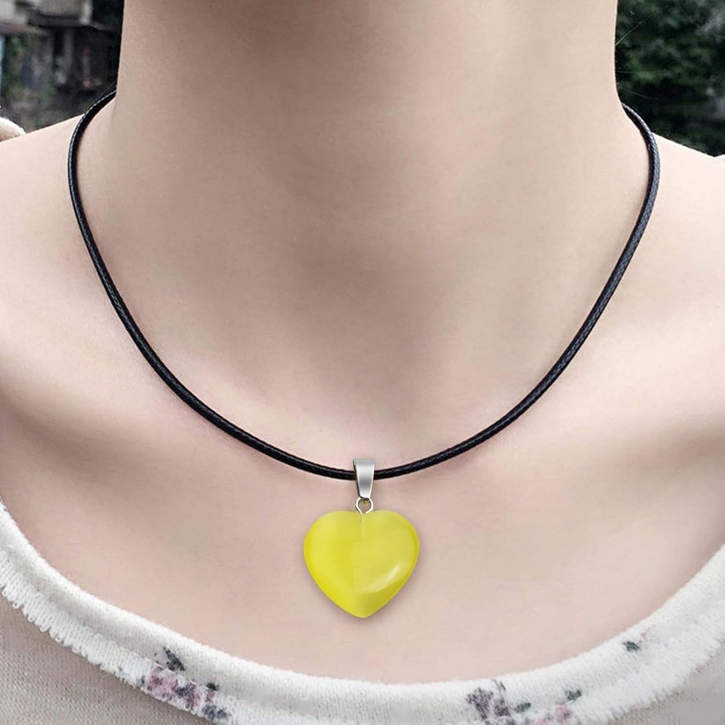 10pcs 5 Colors Heart Shaped Natural Stone Charms Healing Chakra Beads Crystal Quartz Gemstone Dangle Pendants Crafts Supplies for DIY Jewelry Making Valentine's Day Gifts